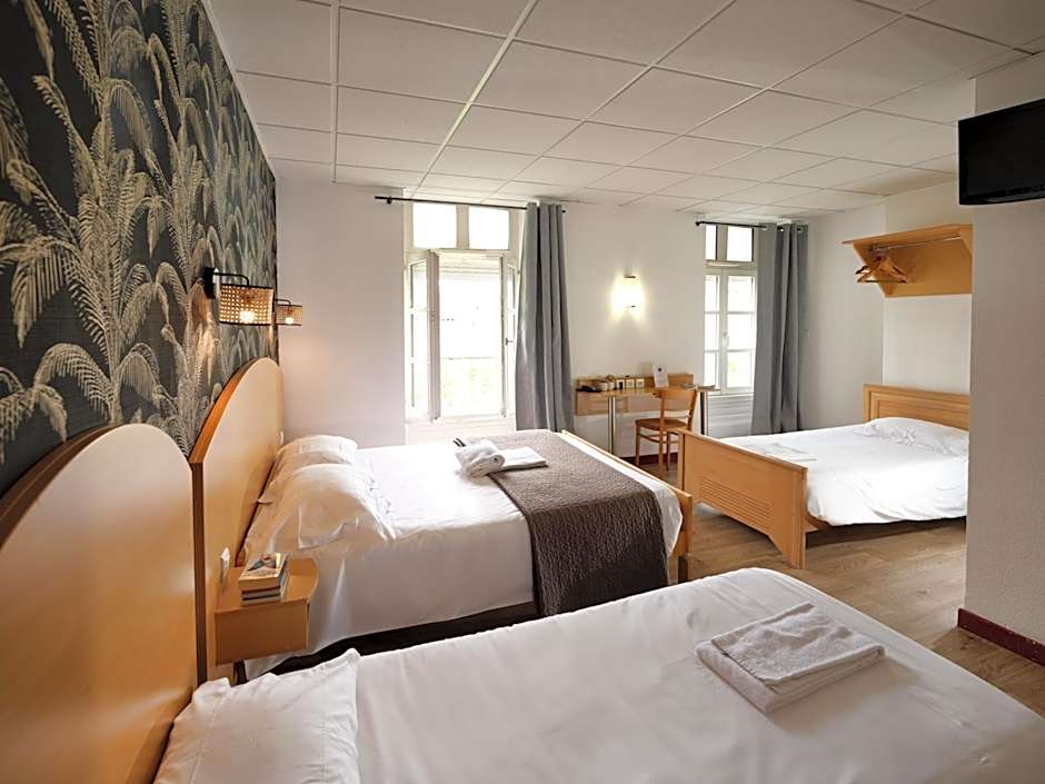 Photo 1 of 4 of Quadruple Room