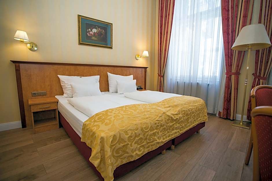 Pension Opera Suites I Self Check In I AC in all rooms
