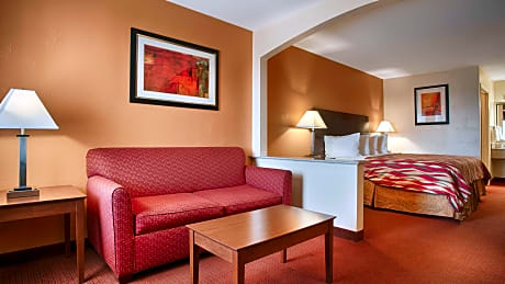 Suite-1 King Bed, Non-Smoking, Sofabed, Microwave, Refrigerator, Coffee Maker, Continental Breakfast