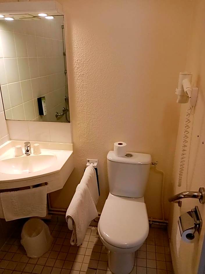 Kyriad Chantilly Hotel