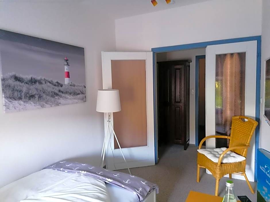 Photo 1 of 2 of Single Room