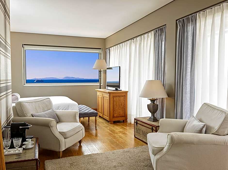 Sea View Cityscape Hotel