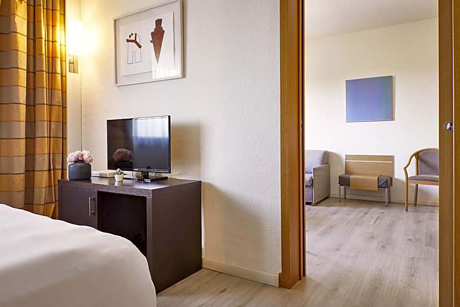Living Place Hotel