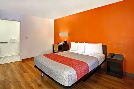 Queen Room - Disability Access