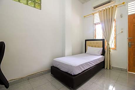 OYO Life 2553 Kost Daya