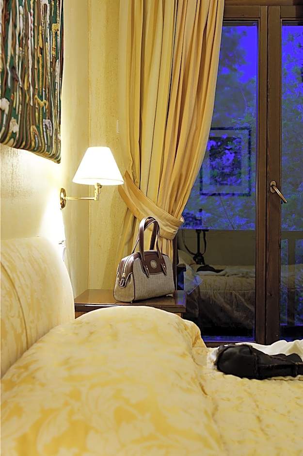 Country Club Hotel & Suites