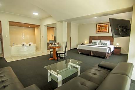 SUITE ROOM