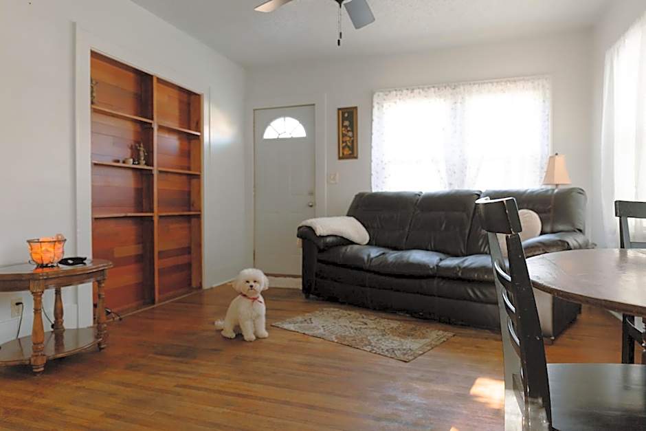 East Side Motel & Cabins