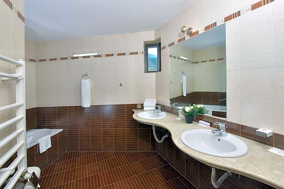 Rhodopi Home Hotel Chepelare- Half Board & Wellness