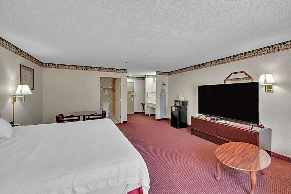 Gray Inn & Suites