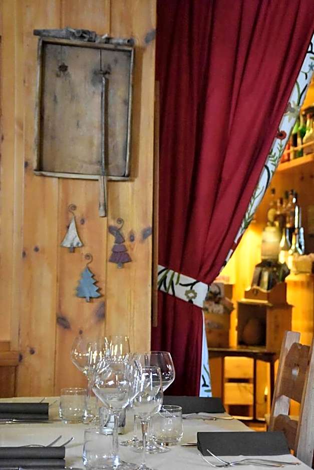 Hotel Petit Dahu - Chambres et Restaurant