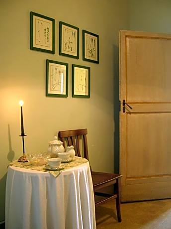 Family Room (2 Adults + 1 Child)