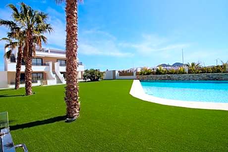 Three Bedroom Seaside Penthouse In Mar De Cristal