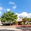 Red Roof Inn & Suites Houston - Hobby Airport