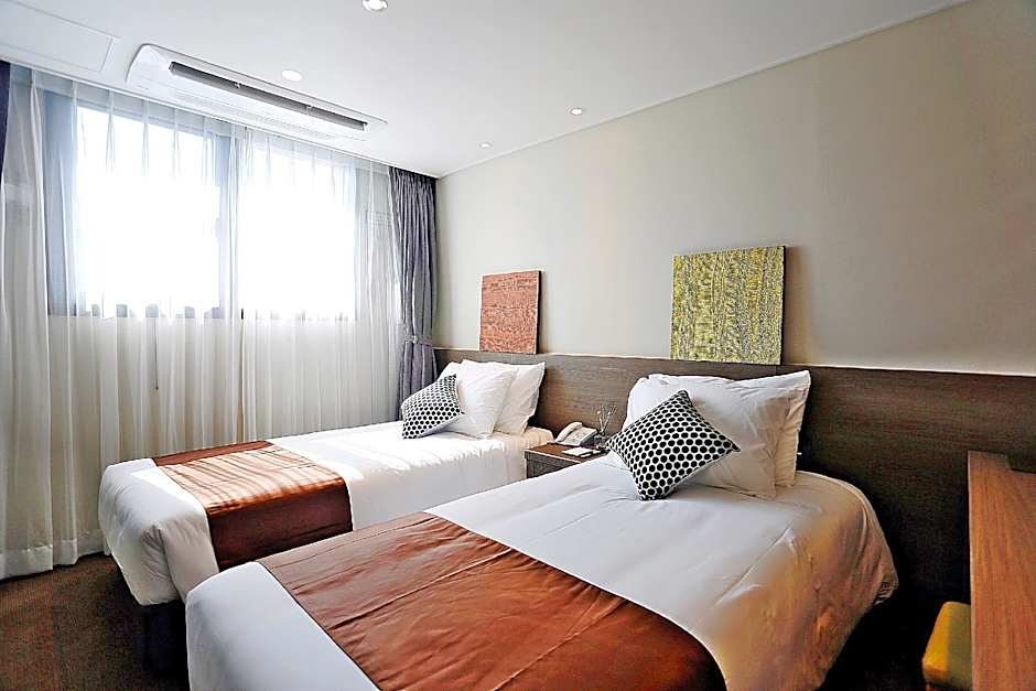 Grand Millions Hotel