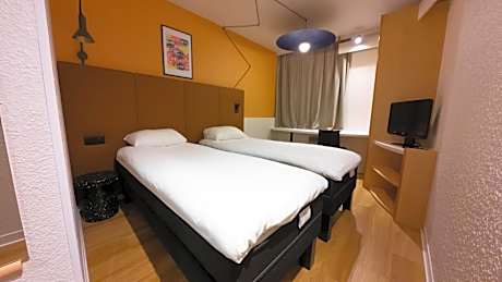 Standard Room with Two Single Beds
