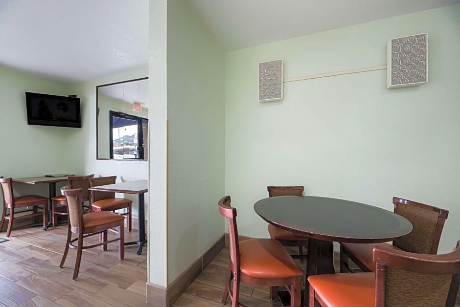 Econo Lodge Inn & Suites Williams - Grand Canyon Area