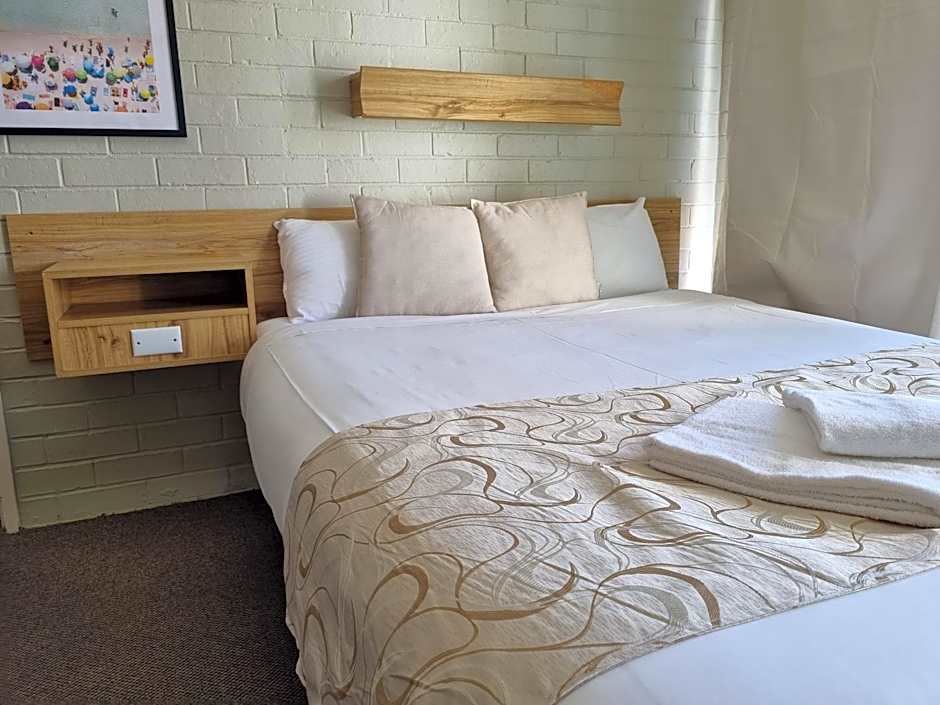 Moon River Motor Inn