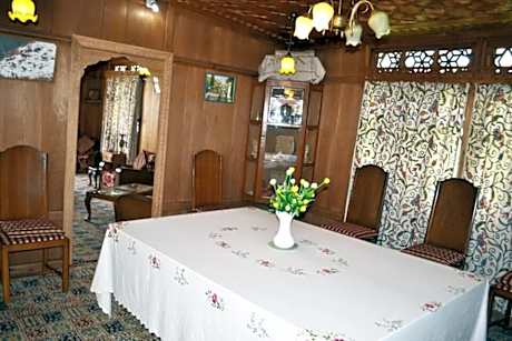 POP 85306 New Peony Houseboat
