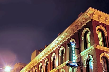 The Oliver Hotel