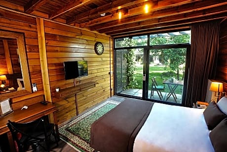 Deluxe Bungalow with Garden View