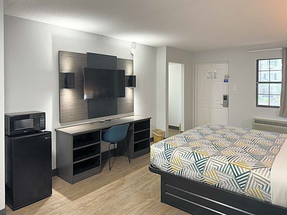 Motel 6 Huntsville AL University Dr.