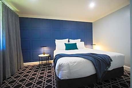 Executive King Suite with Kitchenette