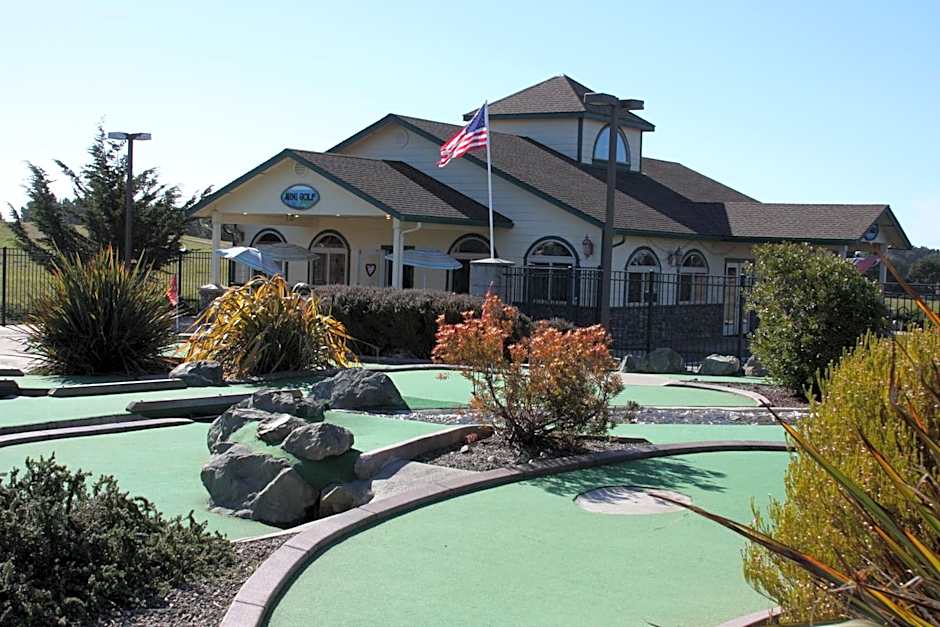 Emerald Dolphin Inn & Mini Golf