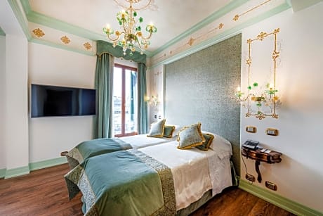 Deluxe Double or Twin Room with Grand Canal View