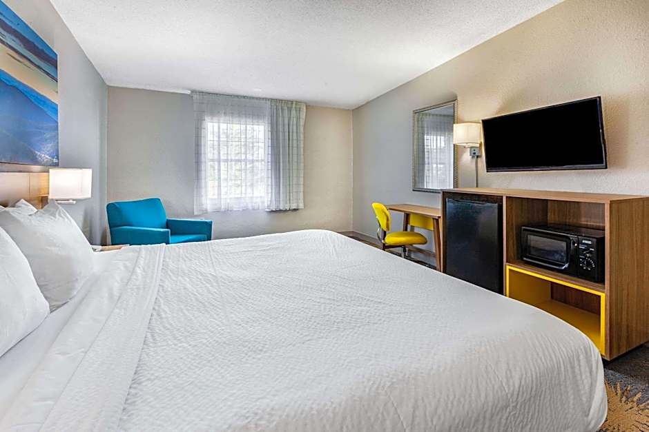 Days Inn by Wyndham Roanoke/Hollins Near I-81