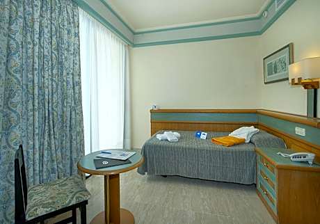 Single Room, Balcony (1 Twin Bed)