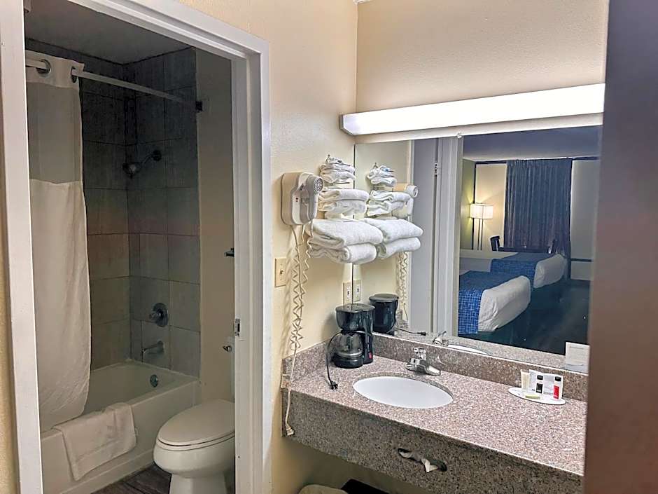 Travelodge by Wyndham Clarksville