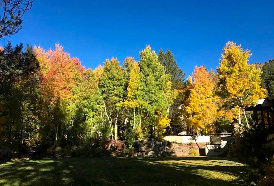 GetAways at Olympic Village Inn