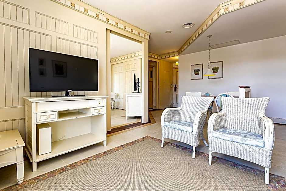 Beachfront Studios at IL Campanario Resort ILCTOP