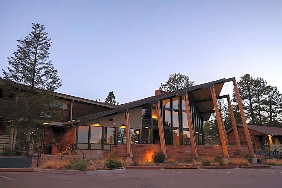 Trailhead Lodge