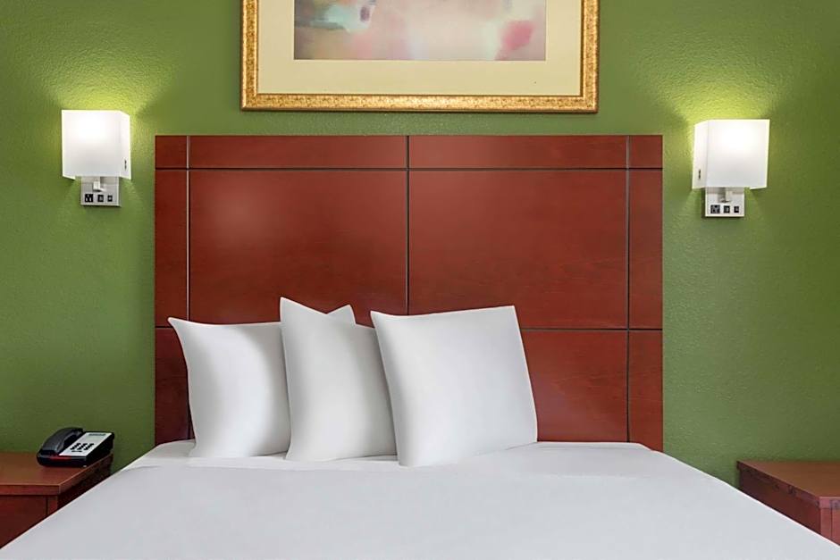 Travelodge Suites by Wyndham Lake Okeechobee