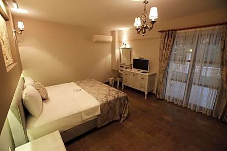 Suite with Garden View