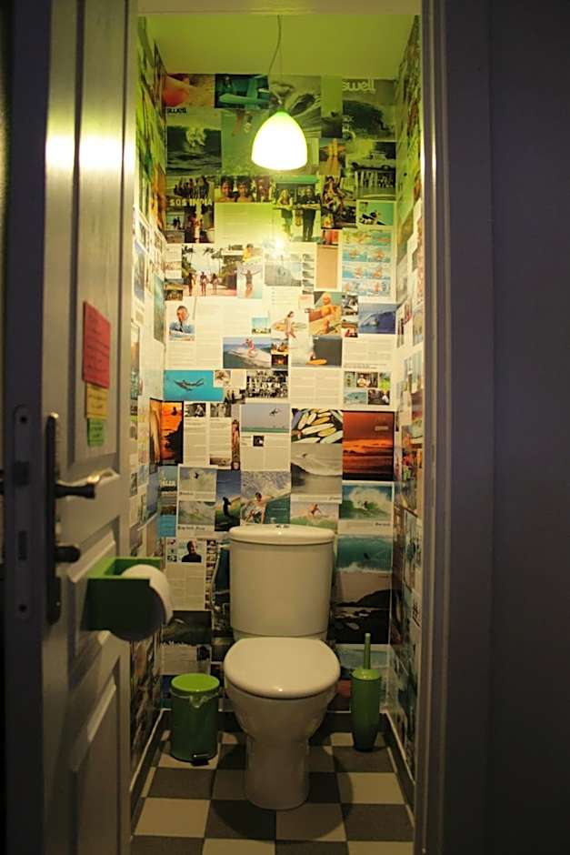 Foto 1 dari 27 — Standard Double Room with Shared Bathroom