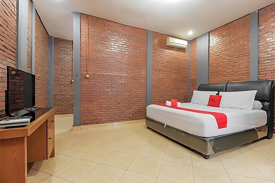 RedDoorz Plus Syariah @ Ampera Raya