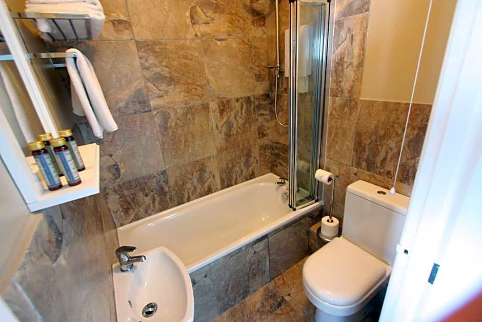 Cliff House B&B & The Moorings Apartments – Newquay