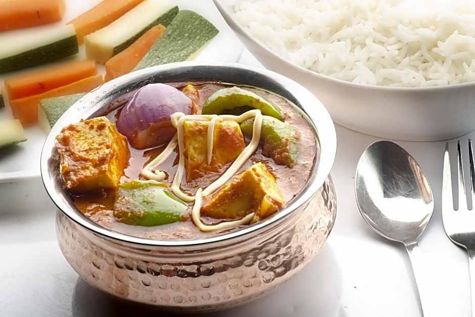 OYO The Signature Hotel Near Iskcon Temple Noida