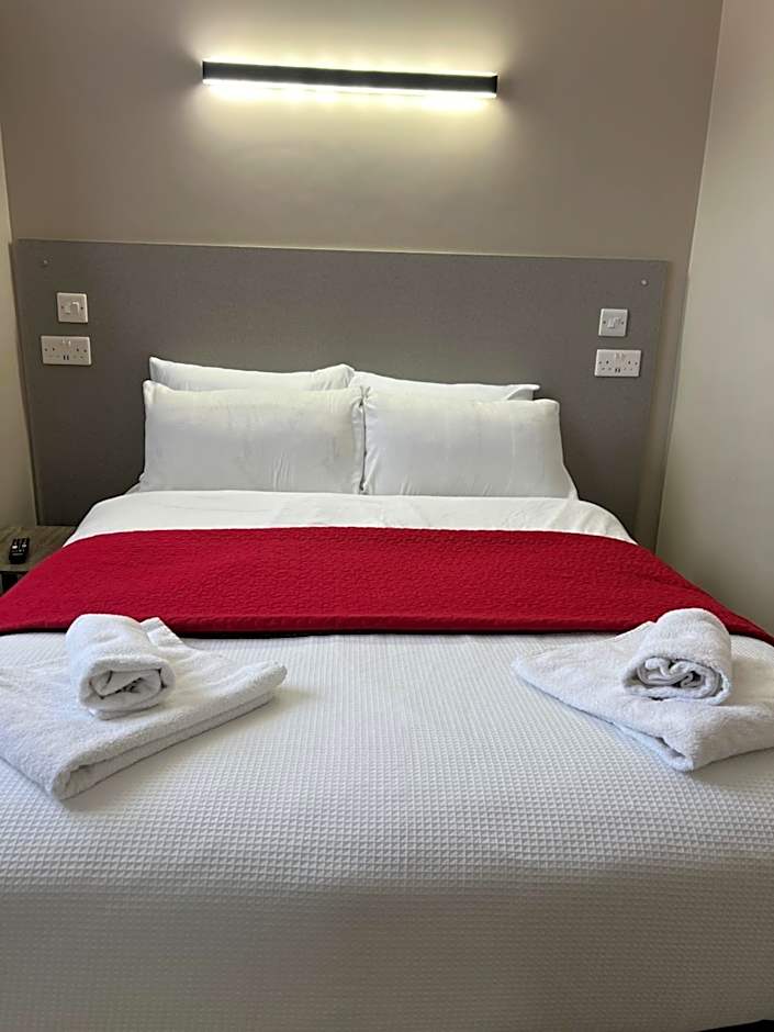 OYO Paragraph Palmers Green - Tottenham Stadium