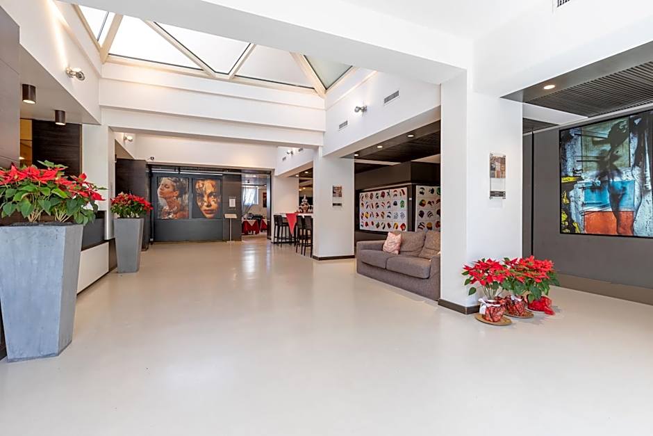 Wall Art Hotel & Residence