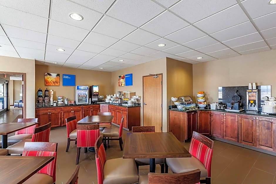 Comfort Inn & Suites Near University of Wyoming