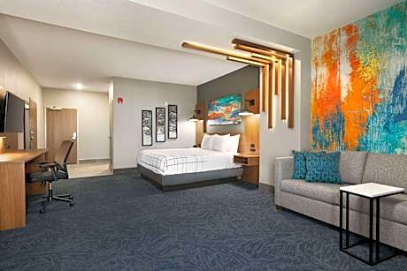 1 King Bed, Deluxe Hearing Accessible Room, Non-Smoking