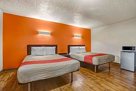 Queen Room with Two Queen Beds - Smoking