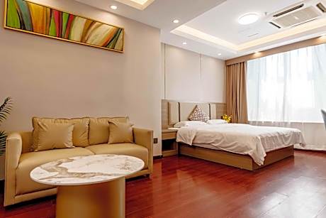 Queen Room with City View