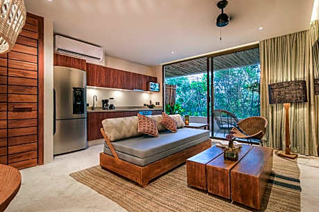 Luxury Jungle Studio Private Pool Garden View 1 King Bed & 1 King Sofa Bed