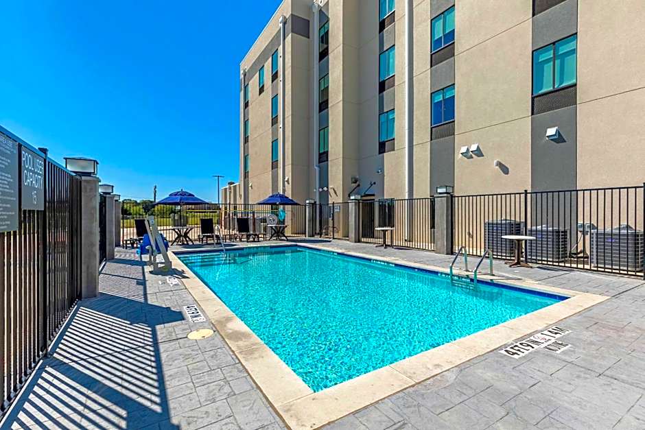 Comfort Inn & Suites Balch Springs - SE Dallas