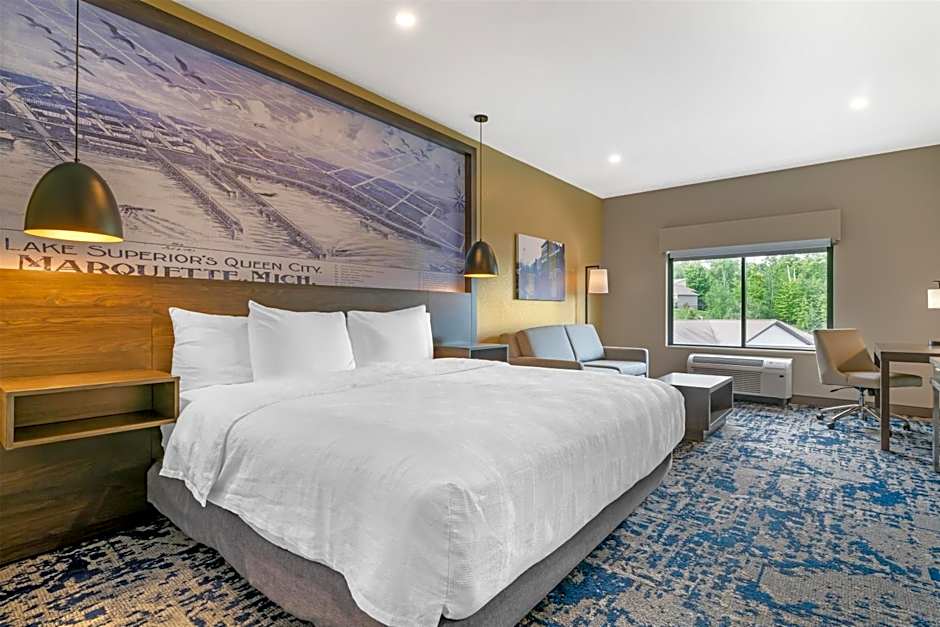 Best Western Plus Marquette Hotel & Suites
